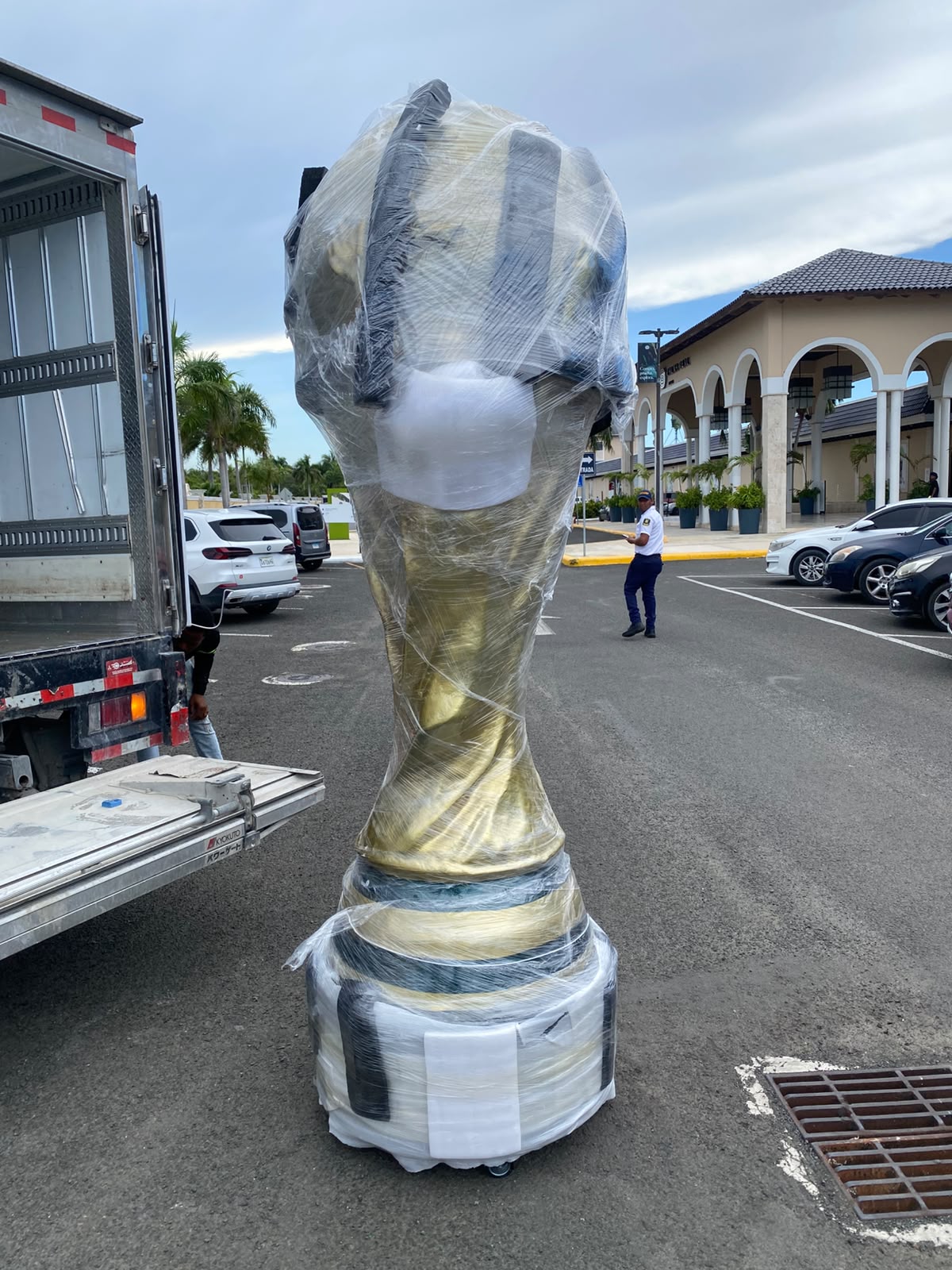 Transporte y montaje de copa monumental